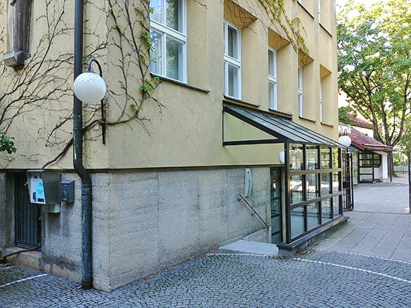 Eingang zum Jugendkeller