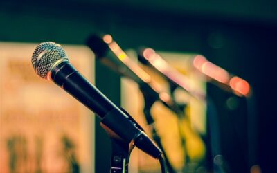 “Open Stage” mit Karaoke und Luftgitarre…