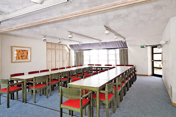 Kleiner Gemeindesaal der Kreuzkirche - Raum zu mieten Kleiner Gemeindesaal der Kreuzkirche - Raum zu mieten